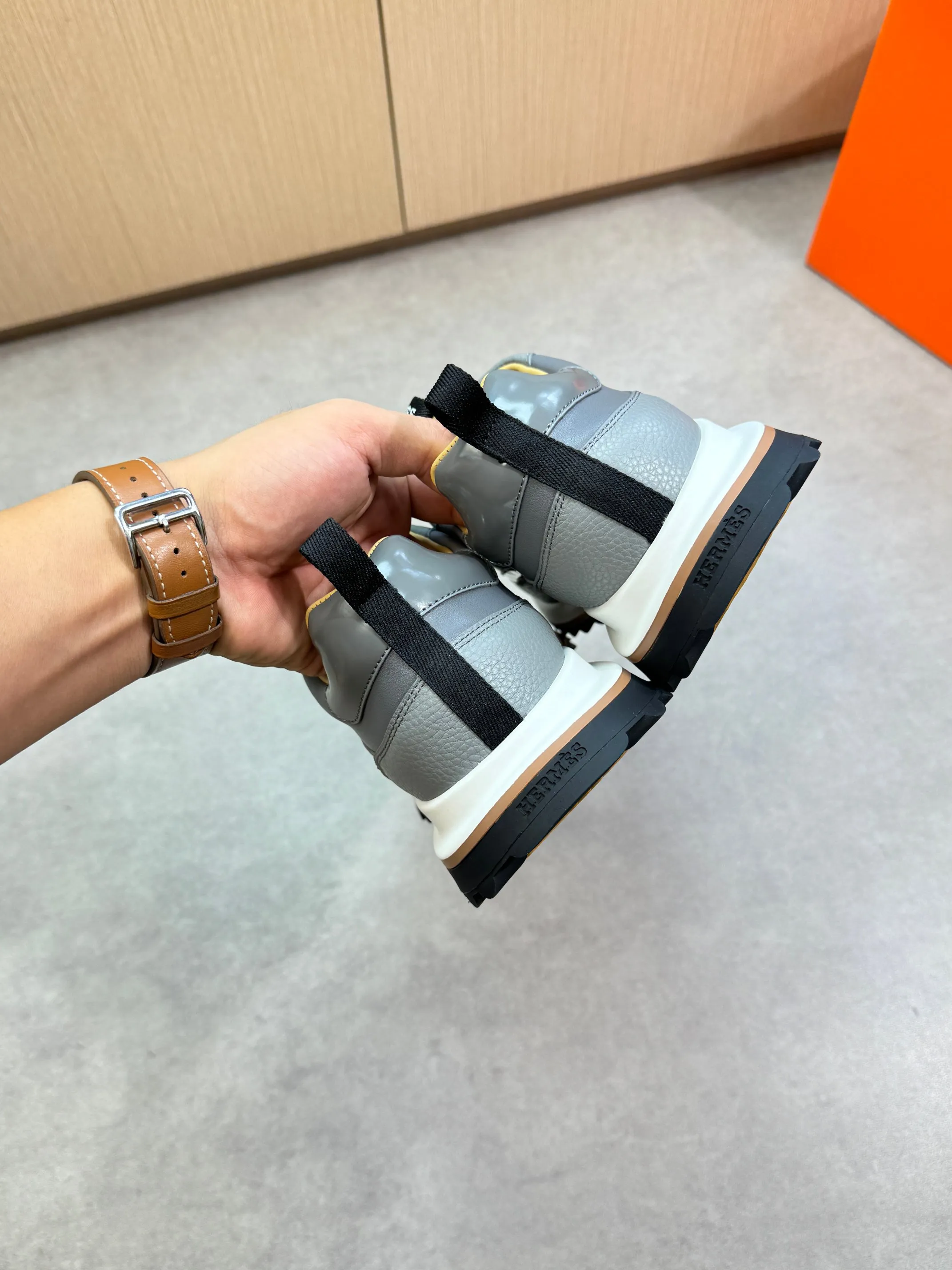 Men's shoes 💰800 [HERMES] Hermès - High-end quality original order·Casual sports shoes - Upper: 🔝 pebbled calfskin, Nappa calfskin, shoe body sewn with contrasting edge color, tongue, heel, brand logo webbing - Inner: water-dyed cowhide - Outsole: ultra-light T men's shoes 💰R·Rubber; two-color molded outsole -Ultra-high quality control·Fine workmanship: highlighted (high-end·nobility·grade) -Size: 39-44 (38, 45, can be customized)·H0118